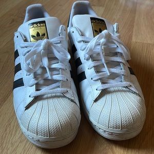 (Lightly Worn) Adidas Shell Toe w/ Gold Tag